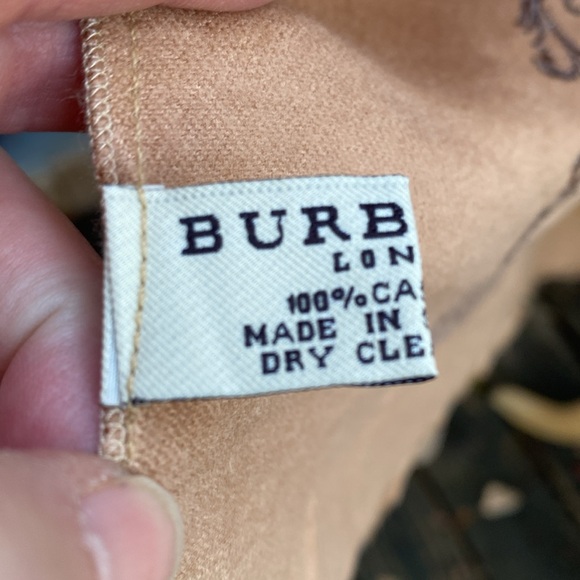 BURBERRY Lightweight Cashmere Wrap 26” X 80” - Picture 4 of 7